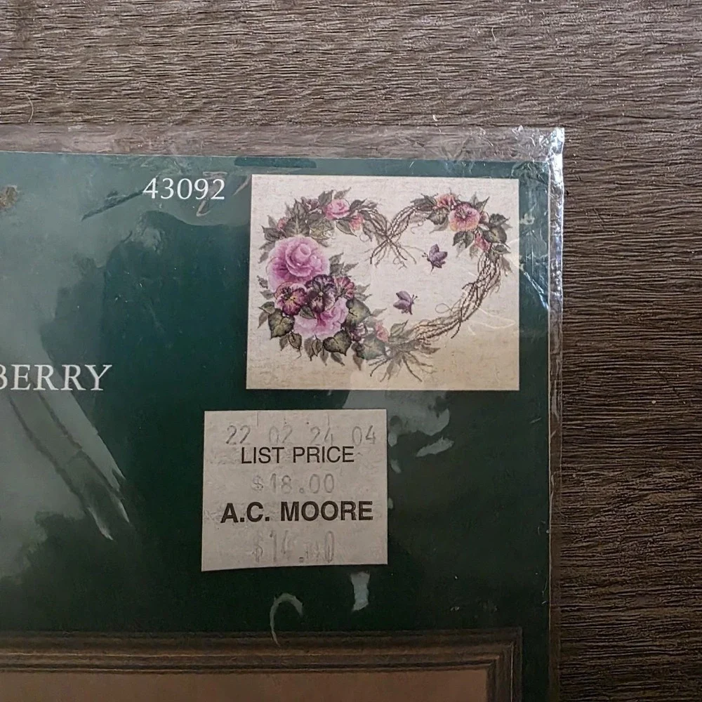 VTG Bucilla Grapevine  Wreath Floral Heart  Counted Cross Stitch Kit 43092 14x11
